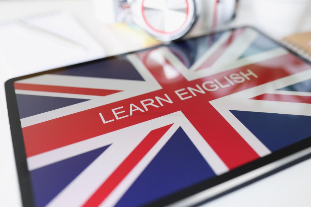 Podczas indywidualnych lekcji języka angielskiego nauczyciel może zastosować różnorodne strategie i metody, które przyspieszą proces nauki
